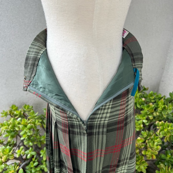 Vintage plaid tartan greens pleated wool skirt Sz Small by The Scotch House - Picture 10 of 10